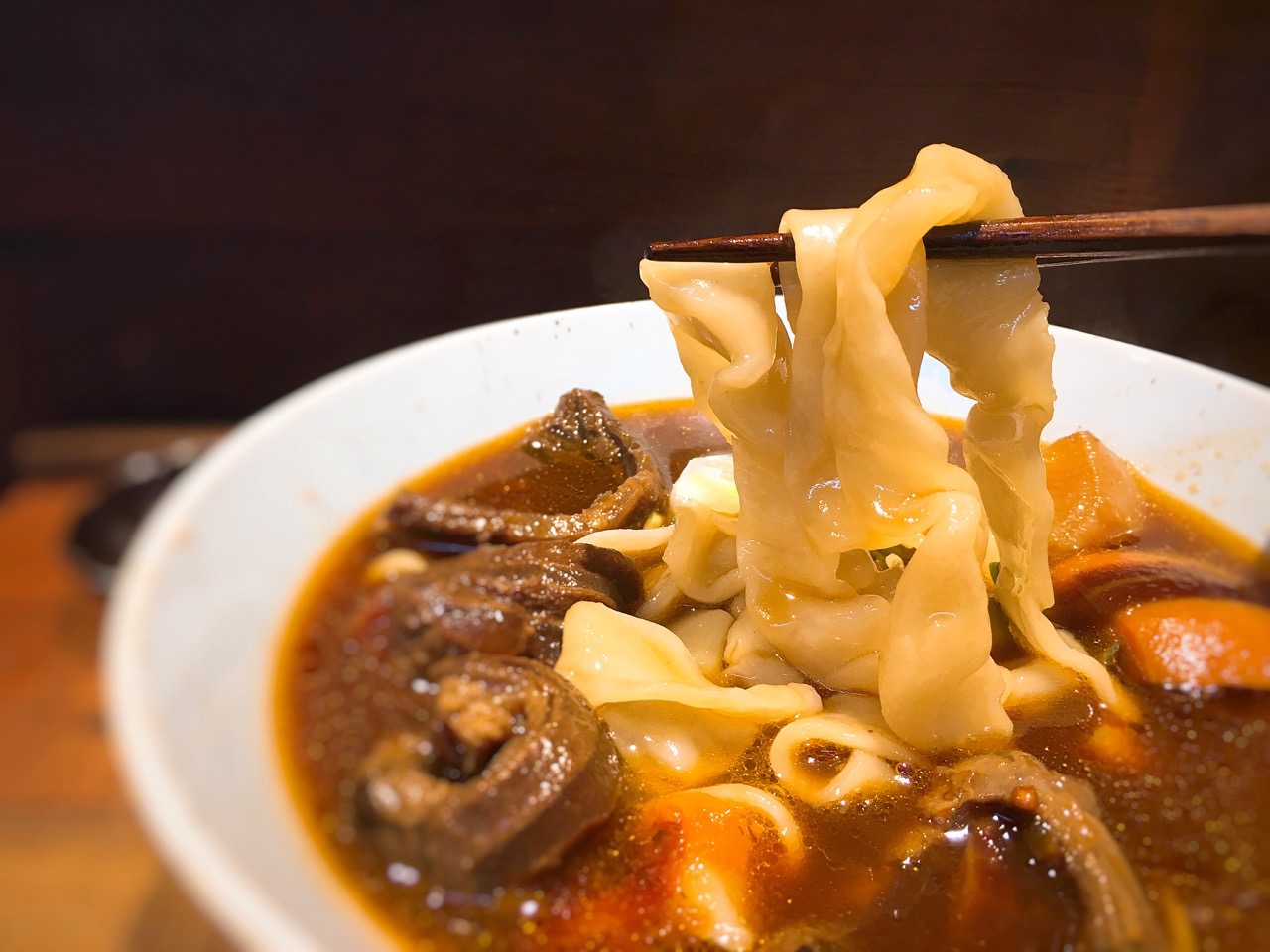 門前隱味牛肉麵 》板橋府中捷運站美食 |  Taipei Beef Noodle